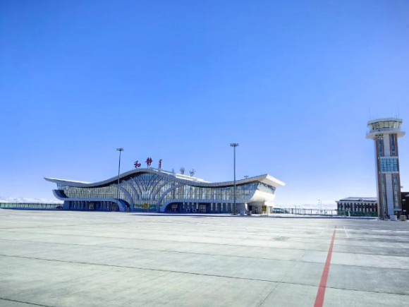 新疆和靜（巴音布魯克）民用機場工程飛行區場道及附屬設施工程順利通過竣工驗收
